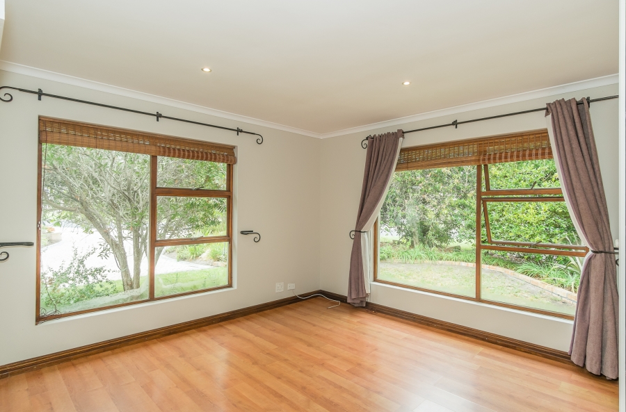 4 Bedroom Property for Sale in Lake Michelle Western Cape